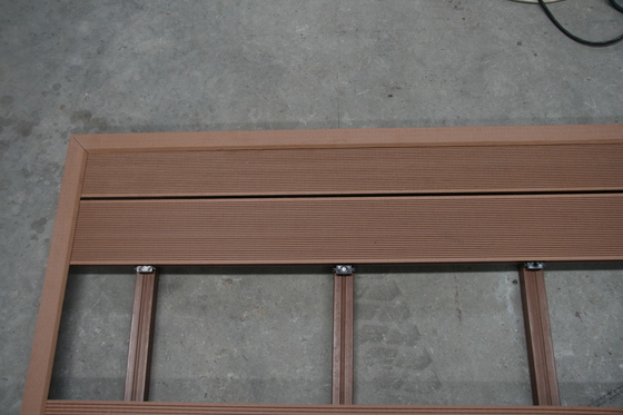 140x23mm Boyut Dışarıdaki WPC Çatı Modern Tasarım Tarzı Kullanım Kanıtı