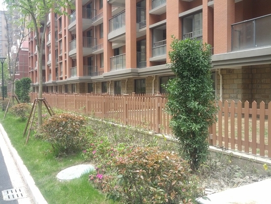 Sürdürülebilir Bahçe WPC Kompozit Çit Kolay Birleştirilen Özel